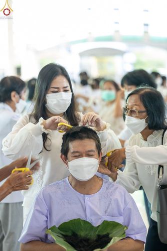 ภาพ No.63581:พิธีปลงผมนาคธรรมทายาท โครงการอุปสมบทบูชาธรรม มหาปูชนียาจารย์ประจำปี 2565 วันที่ 19 พฤศจิกายน พ.ศ. 2565 ณ สภาธรรมกายสากล วัดพระธรรมกาย