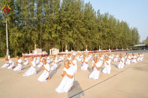 ภาพ No.318650:วันที่ 29 มีนาคม พ.ศ. 2569 พิธีเวียนประทักษิณ มอบผ้าไตร บรรพชาสามเณร  ณ ศูนย์อบรมเยาวชนกาญบุรี