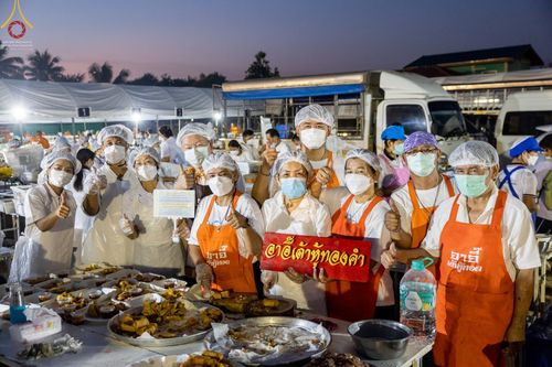 ภาพ No.71144:พิธีถวายภัตตาหารเป็นสังฆทาน แด่คณะพระธรรมยาตราฯ ในโครงการธรรมยาตราฯ ปีที่ 11 ณ อนุสรณ์สถานคลองบางนางแท่น อ.สามพราน จ.นครปฐม วันที่ 14 มกราคม พ.ศ. 2566