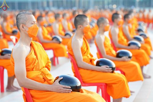 ภาพ No.68676:พิธีตักบาตรฉลองพระใหม่ วันที่ 1 มกราคม พ.ศ. 2566 ณ วัดพระธรรมกาย จ.ปทุมธานี