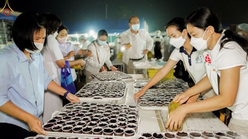 ภาพ No.70976:พิธีถวายภัตตาหารเป็นสังฆทาน แด่คณะพระธรรมยาตราฯ ในโครงการธรรมยาตราฯ ปีที่ 11 ณ อนุสรณ์สถานคลองบางนางแท่น อ.สามพราน จ.นครปฐม วันที่ 13 มกราคม พ.ศ. 2566