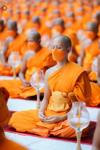 ภาพ No.69313:พิธีจุดประทีปถวายเป็นพุทธบูชา และบูชาธรรมมหาปูชนียาจารย์ ในโครงการธรรมยาตรากตัญญูบูชา มหาปูชนียาจารย์ พระมงคลเทพมุนี(สด จนฺทสโร) พระผู้ปราบมาร ปีที่ 11 ณ อนุสรณ์สถานมหาวิหารพระมงคลเทพมุนี อ.สองพี่น้อง จ.สุพรรณบุรี