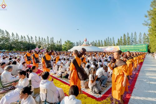 ภาพ No.290556:วันที่ 7 มกราคม พ.ศ. 2569 พิธีต้อนรับพระธรรมยาตรา ณ อนุสรณ์สถานลำดับที่ 2  สถานที่ตั้งมโนปณิธานบวชตลอดชีวิต อนุสรณ์สถานคลองบางนางแท่น (ภาพชุดที่ 2) อ.สามพราน จ.นครปฐม ในโครงการธรรมยาตรา กตัญญูบูชา มหาปูชนียาจารย์ พระมงคลเทพมุนี(สด จนฺทสโร) พระผู้ปราบมาร 