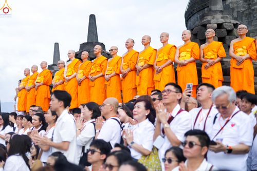 ภาพ No.331598:วันอาทิตย์ที่ 31 พฤษภาคม พ.ศ. 2569 เทศกาลวิสาขบูชานานาชาติ มหาเจดีย์บุโรพุทโธ (Borobudur) ในจังหวัดชวากลาง ประเทศอินโดนีเซีย