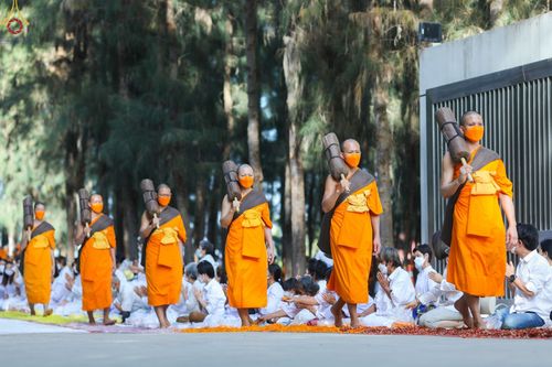ภาพ No.70656:พิธีต้อนรับพระธรรมยาตรา ในโครงการธรรมยาตรากตัญญูบูชา มหาปูชนียาจารย์ พระมงคลเทพมุนี(สด จนฺทสโร) พระผู้ปราบมาร อนุสรณ์สถาน 7 แห่ง ปีที่ 11 วันที่ 14 มกราคม พ.ศ. 2566 ณ อนุสรณ์สถานลำดับที่ 3 สถานที่เกิดในเพศสมณะ วัดสองพี่น้อง อ.สองพี่น้อง จ.สุพรรณบุรี