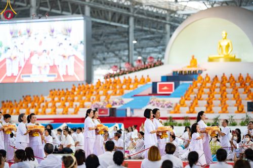 ภาพ No.92233:พิธีทอดกฐินธรรมชัยเพื่อสร้างอาคาร 115 ปี คุณยายอาจารย์มหารัตนอุบาสิกาจันทร์ ขนนกยูง อาทิตย์ต้นเดือนที่ 5 พฤศจิกายน พ.ศ. 2566 ณ วัดพระธรรมกาย จ.ปทุมธานี