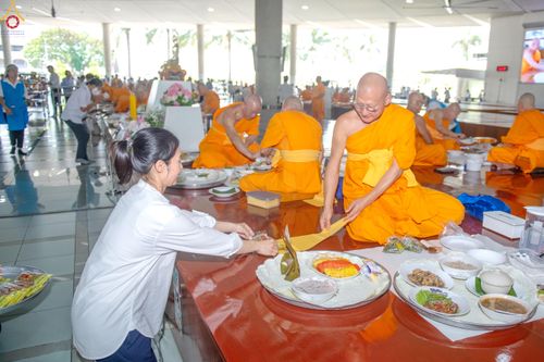 ภาพ No.317601:วันพฤหัสบดีที่ 2 เมษายน พ.ศ.2569 พิธีบุพเปตพลี ครั้งที่ 180 ณ หอฉันคุณยายอาจารย์ฯ วัดพระธรรมกาย