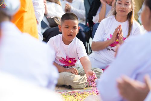 ภาพ No.299641:วันที่ 18 มกราคม พ.ศ. 2569 พิธีต้อนรับพระธรรมยาตรา (ภาพชุดที่ 2) ณ อนุสรณ์สถานลำดับที่ 5  สถานที่เผยแผ่วิชชาธรรมกายครั้งแรก อนุสรณ์สถานบางปลา วัดบางปลา อำเภอบางเลน จังหวัดนครปฐม ในโครงการธรรมยาตรา กตัญญูบูชา มหาปูชนียาจารย์ พระมงคลเทพมุนี(สด จนฺทสโร) พระ