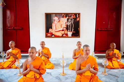 ภาพ No.296822:วันที่ 17 มกราคม พ.ศ. 2569 พิธีจุดประทีปถวายเป็นพุทธบูชา และบูชาธรรมมหาปูชนียาจารย์  ณ วัดโบสถ์บน ต.บางคูเวียง จ.นนทบุรี อนุสรณ์สถานลำดับที่ 4 สถานที่เกิดด้วยกายธรรม ในโครงการธรรมยาตรา กตัญญูบูชา มหาปูชนียาจารย์ พระมงคลเทพมุนี(สด จนฺทสโร) พระผู้ปราบมาร อ