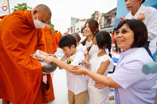 ภาพ No.126267:พิธีทำบุญเมืองนครราชสีมา ฉลอง 556 ปี ตักบาตรพระ 10,000 รูป ในวันเสาร์ที่ 2 มีนาคม พ.ศ.2567 ณ อนุสาวรีย์ท้าวสุรนารี จ.นครราชสีมา จัดโดย คณะสงฆ์จังหวัดนครราชสีมา ร่วมกับสำนักงานจังหวัดนครราชสีมา