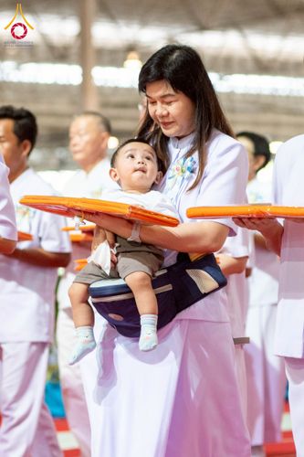 ภาพ No.215615:วันอาทิตย์ต้นเดือนที่ 6 เมษายน พ.ศ. 2568 ขบวนอัญเชิญผ้าป่าสมทบ มหาสังฆทาน 40,000 กว่าวัดทั่วประเทศ ณ สภาธรรมกายสากล วัดพระธรรมกาย