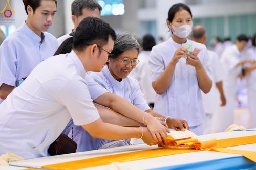 ภาพ No.136790:พิธีตักบาตร พิธีบูชาข้าวพระ ในวันอาทิตย์ต้นเดือนที่ 5 พฤษภาคม พ.ศ. 2567 ณ วัดพระธรรมกาย จ.ปทุมธานี