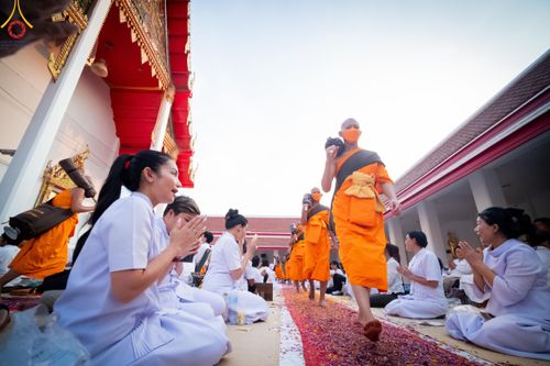 ภาพ No.110614:พิธีต้อนรับพระธรรมยาตรา ในโครงการธรรมยาตรากตัญญูบูชา มหาปูชนียาจารย์ พระมงคลเทพมุนี(สด จนฺทสโร) พระผู้ปราบมาร อนุสรณ์สถาน 7 แห่ง ปีที่ 12 วันที่ 11 มกราคม พ.ศ. 2567 ณ อนุสรณ์สถานลำดับที่ 3 สถานที่เกิดใหม่ในเพศสมณะ วัดสองพี่น้อง จ.สุพรรณบุรี