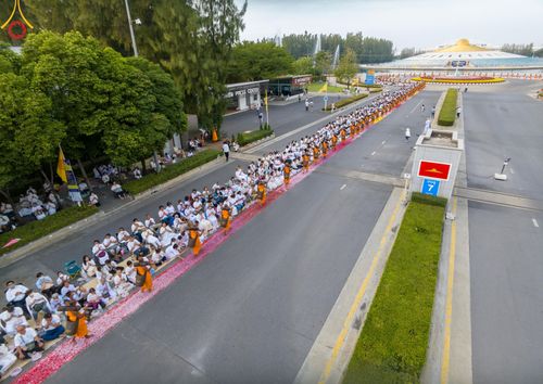 ภาพ No.120241:พิธีต้อนรับพระธรรมยาตรา ในโครงการธรรมยาตรา กตัญญูบูชา มหาปูชนียาจารย์ พระมงคลเทพมุนี(สด จนฺทสโร) พระผู้ปราบมาร อนุสรณ์สถาน 7 แห่ง ปีที่ 12 วันที่ 28 มกราคม พ.ศ. 2567 ณ วัดพระธรรมกาย จ.ปทุมธานี