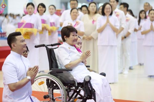 ภาพ No.240918:วันพุธที่ 27 สิงหาคม พ.ศ. 2568 พิธีทอดผ้าป่าเพื่อสร้างอาคาร  82 ปี หลวงพ่อธัมมชโย สมทบกฐินวัดพระธรรมกาย และกฐิน 30,000 วัดทั่วประเทศ ครั้งที่ 1