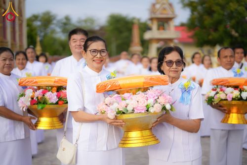 ภาพ No.278541:วันอาทิตย์ที่ 14 ธันวาคม พ.ศ.2568  พิธีเวียนประทักษิณ พิธีวันทาสีมาพระประธาน โครงการบวชบูชาธรรมมหาปูชนียาจารย์ ของศูนย์ปฏิบัติธรรมบุรีรัมย์ ณ วัดกลาง พระอารามหลวง จังหวัดบุรีรัมย์