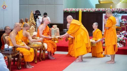ภาพ No.332325:วันเสาร์ที่ 6 มิถุนายน พ.ศ.2569 พิธีต้อนรับสัญญาบัตร พัดยศ พระราชภาวนาวชิรวิเทศ วิ. ณ อุโบสถพระไตรปิฏก วัดพระธรรมกาย
