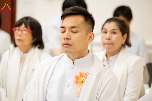 ภาพ No.62371:คณะศิษยานุศิษย์รวมใจสถาปนาและสมโภช ธรรมจักร เพื่ออัญเชิญประดิษฐาน ณ ยอดอุโบสถ 80 ปี หลวงพ่อธัมมชโย วัดพระธรรมกายนิวเจอร์ซี ประเทศสหรัฐอเมริกา  วันอาทิตย์ที่ 7 เมษายน พ.ศ. 2567