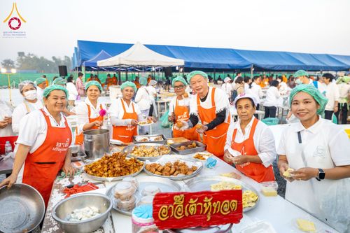ภาพ No.200862:พิธีถวายภัตตาหารเป็นสังฆทาน แด่พระธรรมยาตรา ณ อนุสรณ์สถานบางปลา วัดบางปลา อำเภอบางเลน จังหวัดนครปฐม ในโครงการธรรมยาตรา กตัญญูบูชา มหาปูชนียาจารย์ พระมงคลเทพมุนี(สด จนฺทสโร) พระผู้ปราบมาร อนุสรณ์สถาน 7 แห่ง ปีที่ 13 วันที่ 24 มกราคม พ.ศ. 2568