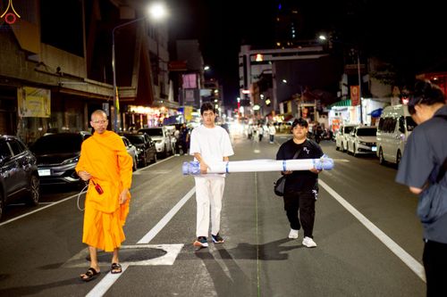 ภาพ No.237332:วันที่ 9-10 สิงหาคม พ.ศ. 2568 การเตรียมงาน เก็บงาน ของเจ้าหน้าที่ทุกสถานะ ในงานมหาสังฆทาน ตักบาตรพระ 10,000 รูป ใจกลางเมืองหาดใหญ่ จ.สงขลา