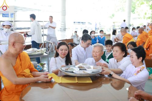 ภาพ No.91544:พิธีบุพเปตพลี ครั้งที่ 142 ร่วมอุทิศบุญแด่หมู่ญาติที่ล่วงลับไปแล้ว และสืบทอดอายุพระพุทธศาสนา วันอาทิตย์ที่ 29 ตุลาคม พ.ศ. 2566 (วันพระขึ้น 15 ค่ำ เดือน 11) ณ หอฉันคุณยายอาจารย์ฯ วัดพระธรรมกาย