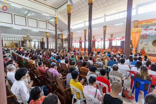 ภาพ No.165964:พิธีทอดกฐิน ณ วัดท่าเรือ ต.ท่าเรือ อ.ท่ามะกา จ.กาญจนบุรี ในโครงการกฐินสามัคคีทั่วไทย 30,000 วัด บูชาธรรม 80 ปี หลวงพ่อธัมมชโย โดยคณะศิษยานุศิษย์วัดพระธรรมกาย วันที่ 20 ตุลาคม พ.ศ. 2567