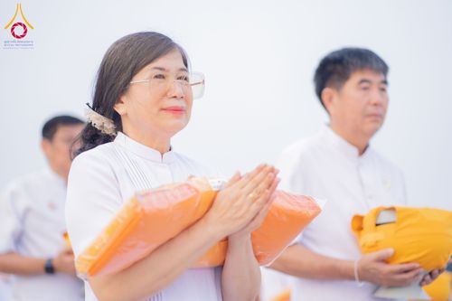 ภาพ No.63134:โครงการอุปสมบทหมู่ บูชาธรรมหลวงพ่อธัมมชโย พ.ศ.2567 ณ ลานธรรม พระมหาธรรมกายเจดีย์ วัดพระธรรมกาย วันที่ 13 เมษายน พ.ศ.2567