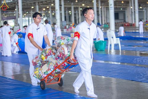 ภาพ No.125357:V.27 มาฆะ สาธุ  การรับบุญเตรียมงาน ปฎิบัติงาน เก็บงาน ของเจ้าหน้าที่หน่วยงานต่างๆ เพื่อวันมาฆบูชา วันเสาร์ที่ 24 กุมภาพันธ์  พ.ศ. 2567 ณ วัดพระธรรมกาย จ.ปทุมธานี