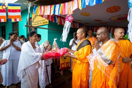 ภาพ No.140926:PhotoStory มหาศรัทธา ธรรมยาตราศรีลังกา EP.5 โครงการสยาม-ลังกา ธรรมยาตรา ฉลองเทศกาลวิสาขบูชาแห่งชาติ ศรีลังกา บูชาธรรม 80 ปีหลวงพ่อธัมมชโย เส้นทางจาก เมืองดัมบูลลา ไปยัง เมืองมาตะเล ตั้งแต่วันที่ 17-20 พฤษภาคม พ.ศ.2567