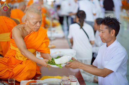 ภาพ No.226521:วันที่ 26 พฤษภาคม พ.ศ. 2568 พิธีบุพเปตพลี ครั้งที่ 164 ร่วมอุทิศบุญแด่หมู่ญาติที่ล่วงลับไปแล้ว และสืบทอดอายุพระพุทธศาสนา ณ หอฉันคุณยายอาจารย์ฯ วัดพระธรรมกาย