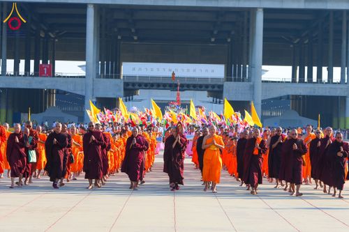 ภาพ No.178189:พิธีทอดผ้าป่าไทย-เมียนมา ครั้งที่ 7 วันอาทิตย์ที่ 1 ธันวาคม พ.ศ.2567 ณ สภาธรรมกายสากล  พระมหาธรรมกายเจดีย์ วัดพระธรรมกาย จ.ปทุมธานี