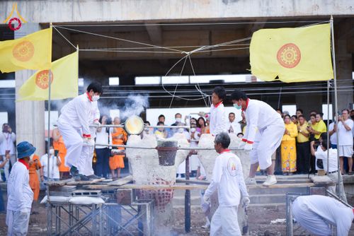 ภาพ No.152600:พิธีเททองหล่อพระพุทธรูปประจำสัตตมหาสถาน ธรรมอุทยานอุโบสถวัดสายสุวพรรณ - กิจกรรมปลูกต้นไม้เฉลิมพระเกียรติ พระบาทสมเด็จพระเจ้าอยู่หัว วันที่ 26 กรกฎาคม พ.ศ. 2567