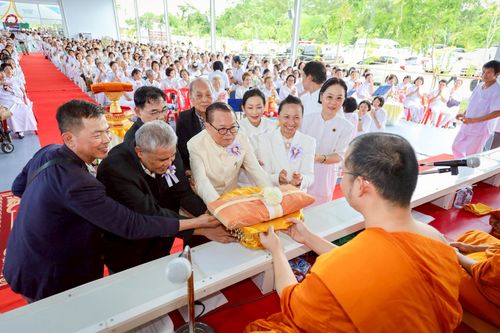 ภาพ No.272675:วันที่ 1 พฤศจิกายน พ.ศ. 2568 พิธีทอดกฐินสามัคคีทั่วไทย ณ วัดศรีวรรณวนาราม ต.คลองสาม อ.คลองหลวง จ.ปทุมธานี โดยคณะศิษยานุศิษย์ บูชาธรรม 81 ปี หลวงพ่อธัมมชโย