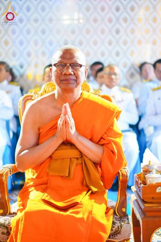 ภาพ No.146686:พิธีต้อนรับสัญญาบัตร พัดยศ ผ้าไตร ในโอกาสที่พระบาทสมเด็จพระเจ้าอยู่หัว ทรงพระกรุณาโปรดพระราชทานสัญญาบัตรตั้งสมณศักดิ์ พระวิมลศาสนวิเทศ (สำรวจ กมโล) เจ้าอาวาสวัดไทยนอร์เวย์ เป็นพระราชาคณะชั้นราช ในราชทินนามที่ “พระราชวชิรศาสนวิเทศ”