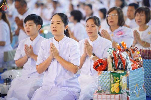 ภาพ No.149897:พิธีตักบาตร , พิธีปฎิบัติธรรม , พิธีถวายภัตตาหารเมนูสวรรค์ ในพรรษาแห่งการเข้าถึงธรรม วันธรรมชัย วันอังคารที่ 27 สิงหาคม พ.ศ.2567 ณ สภาธรรมกายสากล วัดพระธรรมกาย