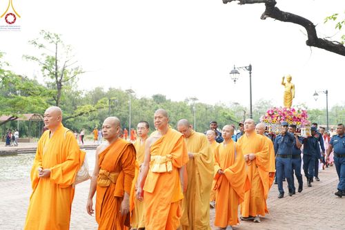 ภาพ No.138734:รัฐบาลประเทศเนปาล โดยการสนับสนุนจากวัดไทยลุมพินี และวัดพระธรรมกาย จัดงานพุทธชยันตีถวายเป็นพุทธบูชา ณ วิหารมายาเทวี ลุมพินี สถานที่ประสูติแห่งองค์สมเด็จพระสัมมาสัมพุทธเจ้า ประเทศเนปาล เนื่องในวันวิสาขบูชาที่ 22-23 พฤษภาคม พ. ศ. 2567
