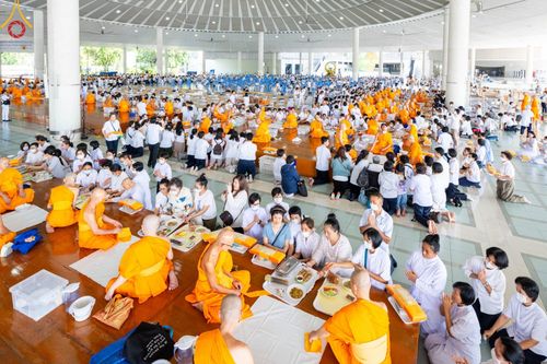 ภาพ No.102222:พิธีบุพเปตพลี ครั้งที่ 144 อุทิศบุญแด่หมู่ญาติที่ล่วงลับไปแล้ว และสืบทอดอายุพระพุทธศาสนา วันอังคารที่ 12 ธันวาคม พ.ศ. 2566 (วันพระแรม 15 ค่ำ เดือน 12) ณ หอฉันคุณยายอาจารย์ฯ วัดพระธรรมกาย