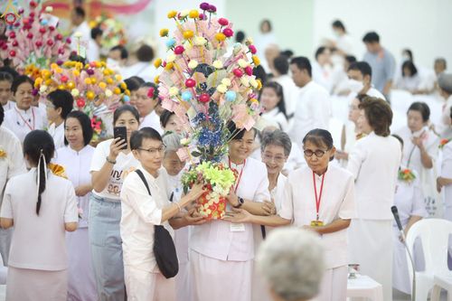 ภาพ No.258604:วันที่ 19 ตุลาคม พ.ศ. 2568 พิธีทอดกฐินสามัคคีทั่วไทย 30,000 วัด โดยคณะศิษยานุศิษย์ บูชาธรรม 81 ปี หลวงพ่อธัมมชโย ณ ศูนย์ปฎิบัติธรรมน้ำใสใจสว่าง  เขตบางกอกน้อย กรุงเทพมหานคร