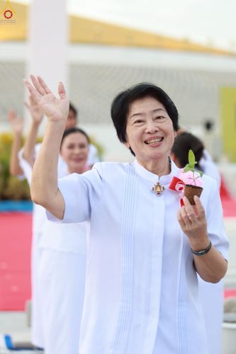 ภาพ No.253079:วันที่ 10 ตุลาคม พ.ศ. 2568 พิธีปลูกต้นทรัพย์บานชื่น ณ ลานธรรม วัดพระธรรมกาย