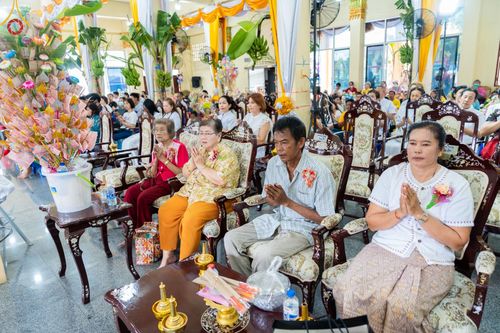 ภาพ No.165338:พิธีทอดกฐิน ณ วัดตระพัง ต.เชียงรากใหญ่  อ.สามโคก จ.ปทุมธานี ในโครงการกฐินสามัคคีทั่วไทย 30,000 วัด บูชาธรรม 80 ปี หลวงพ่อธัมมชโย โดยคณะศิษยานุศิษย์วัดพระธรรมกาย วันที่ 20 ตุลาคม พ.ศ. 2567