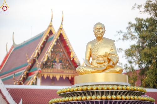 ภาพ No.194172:พระธรรมยาตราปฏิบัติธรรม และถ่ายภาพหมู่ประวัติศาสตร์ ณ วัดสองพี่น้อง ต.ต้นตาล อ.สองพี่น้อง จ.สุพรรณบุรี ในโครงการธรรมยาตรา กตัญญูบูชา มหาปูชนียาจารย์ พระมงคลเทพมุนี(สด จนฺทสโร) พระผู้ปราบมาร อนุสรณ์สถาน 7 แห่ง ปีที่ 13 วันที่ 12 มกราคม พ.ศ. 2568
