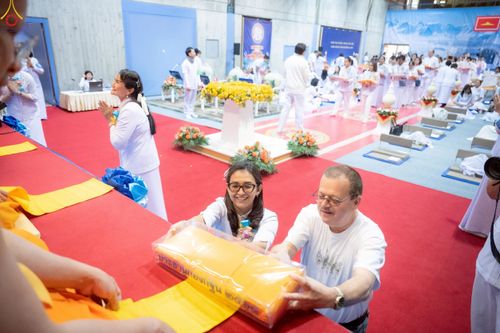 ภาพ No.256034:วันที่ 12 ตุลาคม พ.ศ. 2568 พิธีทอดกฐินวัดพระธรรมกายสวิตเซอร์แลนด์  ณ หอประชุมโรงเรียน Obergoldbach เมือง Bern ประเทศสวิตเซอร์แลนด์