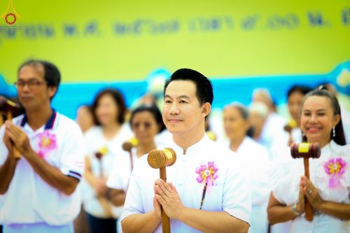 ภาพ No.140441:พิธีตอกเสาเข็มเป็นปฐมฤกษ์ เพื่อสร้างกุฎิและหอสวดมนต์ และพิธีทอดผ้าป่าบำรุงวัด ณ วัดกลางธนรินทร์ ต.บ้านแป้ง อ.พรหมบุรี จ.สิงห์บุรี วันอาทิตย์ที่ 9 มิถุนายน พ.ศ.2567