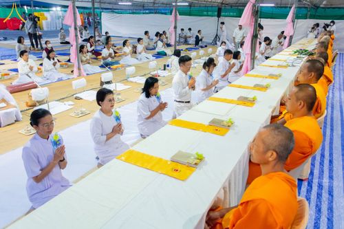 ภาพ No.199359:พิธีถวายภัตตาหารเป็นสังฆทาน แด่พระธรรมยาตรา ณ อนุสรณ์สถานบางปลา วัดบางปลา อำเภอบางเลน จังหวัดนครปฐม ในโครงการธรรมยาตรา กตัญญูบูชา มหาปูชนียาจารย์ พระมงคลเทพมุนี(สด จนฺทสโร) พระผู้ปราบมาร อนุสรณ์สถาน 7 แห่ง ปีที่ 13 วันที่ 22 มกราคม พ.ศ. 2568