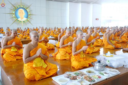 ภาพ No.240070:วันเสาร์ที่ 23 สิงหาคม พ.ศ. 2568 (วันพระ แรม 14 ค่ำ เดือน 9) พิธีบุพเปตพลี ครั้งที่ 169 ร่วมอุทิศบุญแด่หมู่ญาติที่ล่วงลับไปแล้ว และสืบทอดอายุพระพุทธศาสนา ณ หอฉันคุณยายอาจารย์ฯ วัดพระธรรมกาย