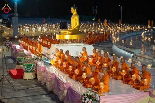 ภาพ No.162265:พิธีจุดประทีปโคมลาน ถวายเป็นพุทธบูชา สร้างความสว่างไสวให้กับแผ่นดินด้วยแสงธรรม วันพฤหัสบดีที่ 17 ตุลาคม พ.ศ. 2567 ณ พุทธอุทยานนานาชาติ จังหวัดหนองคาย
