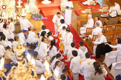 ภาพ No.96420:พิธีทอดกฐินราชันปฐพี ราชินีที่ดิน เพื่อซื้อที่ดินหลังโบสถ์ ฉลองครบรอบ 10 ปีสถาปนาโบสถ์วัดพุทธ วันอาทิตย์ที่ 19 พฤศจิกายน พ.ศ. 2566 ณ วัดพระธรรมกายนิวคาสเซิล ประเทศอังกฤษ