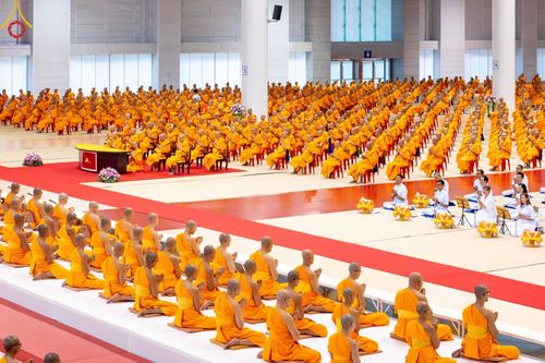 ภาพ No.59221:พิธีเจริญพระพุทธมนต์ ถวายภัตตาหารเป็นสังฆทาน เนื่องในวาระอายุวัฒนมงคล 80 ปี หลวงพ่อธัมมชโย ณ สภาธรรมกายสากล วัดพระธรรมกาย วันพุธที่ 24 เมษายน พ.ศ.2567