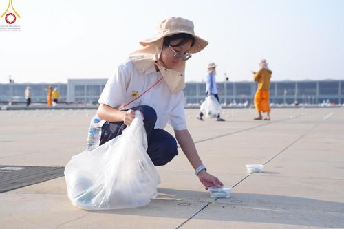 ภาพ No.59633:V.39 ทุ่มสุดใจ ธรรมชัย 80 ปี การเตรียมงาน การปฏิบัติงาน ของเจ้าหน้าที่หน่วยงานต่างๆ เพื่อพิธีฉลองอายุวัฒนมงคล 80 ปี หลวงพ่อธัมมชโย และรับถวายมหาสังฆทาน 10,000 กว่าวัดทั่วประเทศ ในวันคุ้มครองโลก จันทร์ที่ 22 เมษายน พ.ศ. 2567