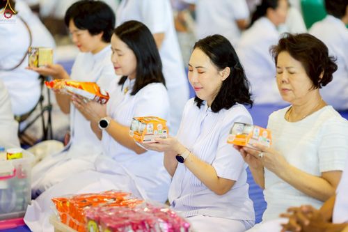 ภาพ No.243471:วันที่ 7 กันยายน พ.ศ. 2568 พิธีตักบาตร ข้าวสารอาหารแห้ง ในวันครูผู้ค้นพบวิชชาธรรมกาย ณ บ้านแก้วเรือนทองคุณยายฯ สภาธรรมกายสากล วัดพระธรรมกาย